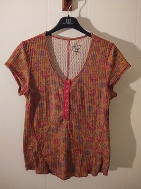 NWOT Natural Life Large Mustard Multi-Color Floral Henley Snap Short Sleeve Top